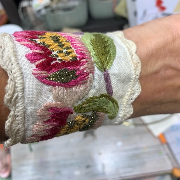 Upcycled linen and embroidered wrist cuff - Picture 1 of 4